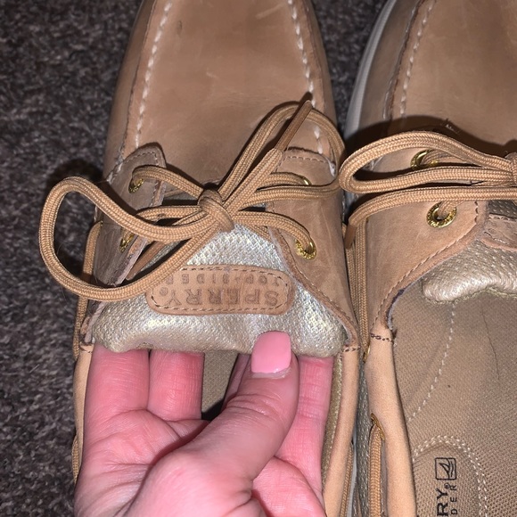 Woman’s Sperry boat shoes - Picture 3 of 10